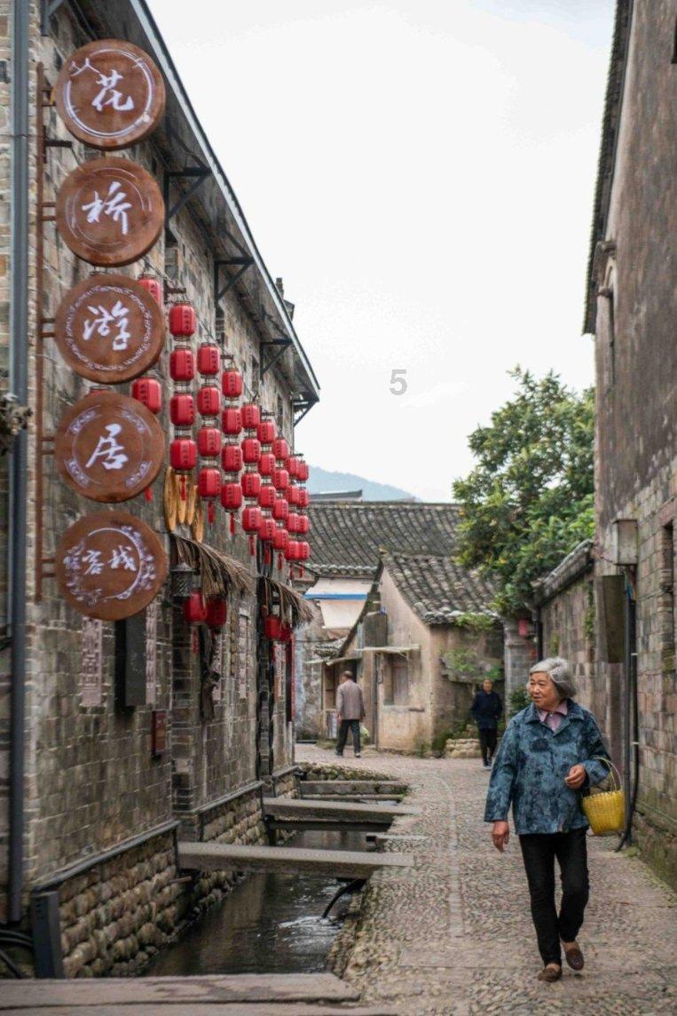 来了像白带一样东西.很长而且很透明.是怎么回事游戏画面
